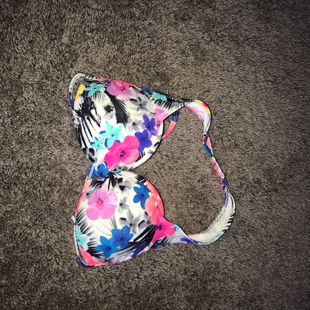 I am selling a Tahiti bikini Top